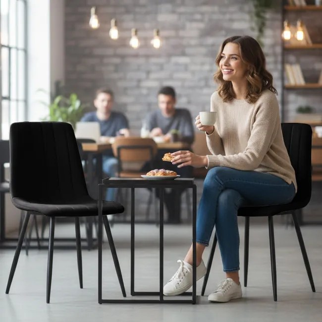 Jedálenská stolička LIVO zamatová, čierna / čierne nohy