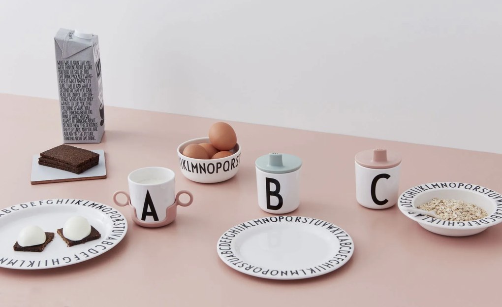 DESIGN LETTERS Detský melamínový hrnček Letters 200 ml U