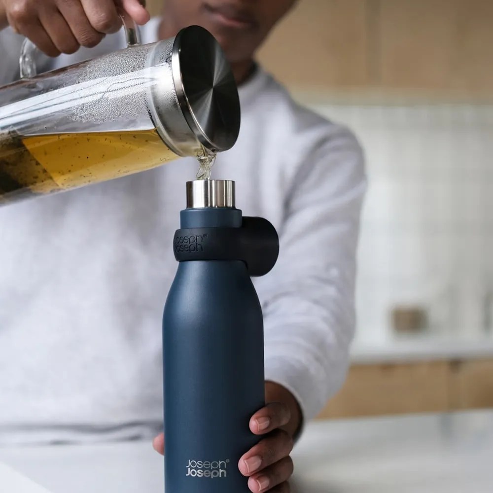 Tmavomodrá cestovná antikoro fľaša 500 ml Loop – Joseph Joseph