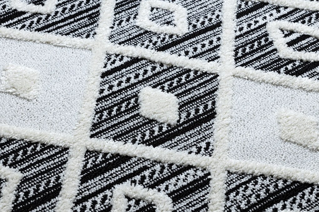 Koberec MAROC P662, čierno-biely, vzor diamant,Marocký Shaggy