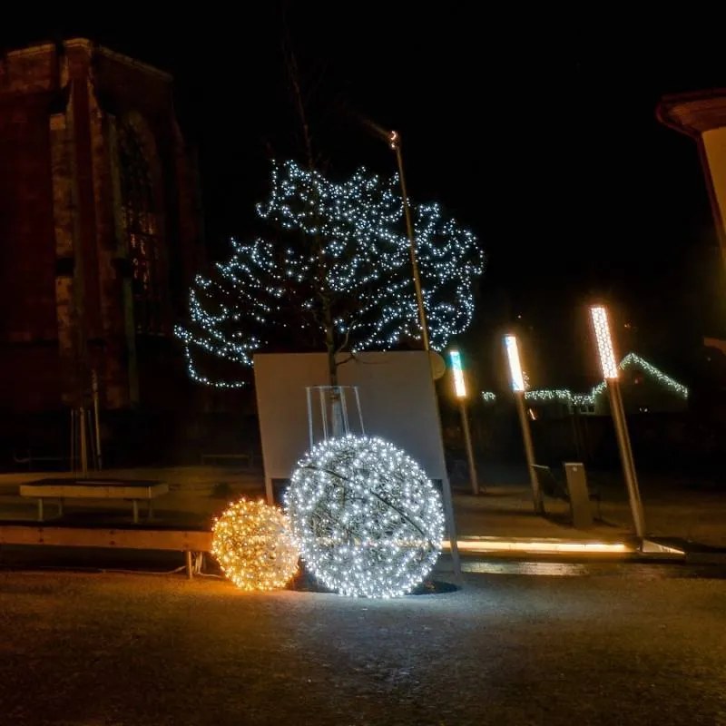 LED světelná koule, teple bílá, pr. 40 cm, černý kabel