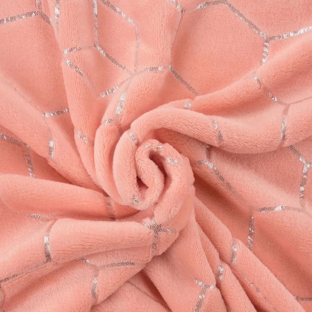 Trendy korálovo ružová hrejivá deka so strieborným geometrickým vzorom