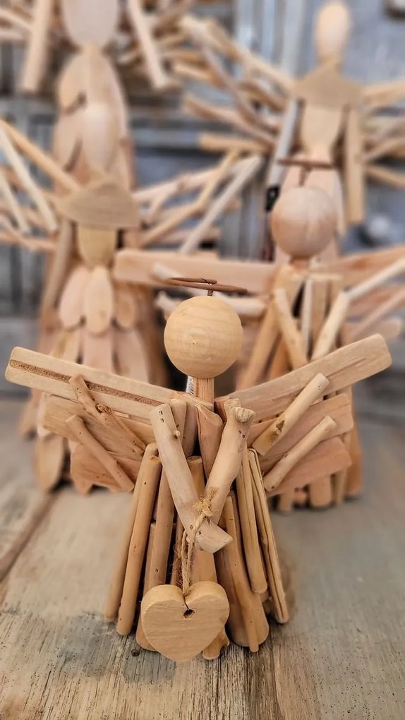 Prírodný drevený anjel z vetvičiek so srdiečkom Heart branches - 32*15*30cm