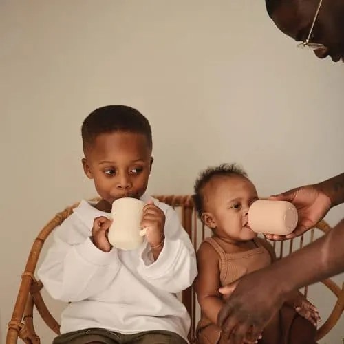 Mushie silikónový hrnček s náustkom - Tradewinds