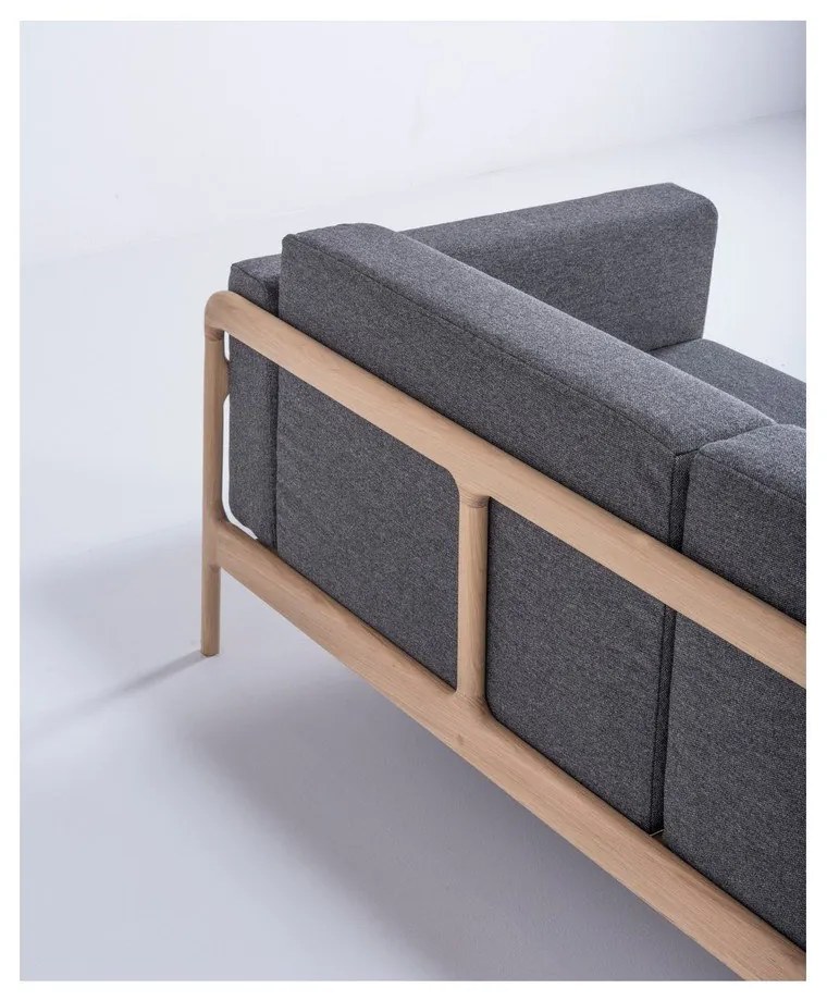 Tmavosivý pohovka s konštrukciou z masívneho dubového dreva Gazzda Fawn, 210 cm