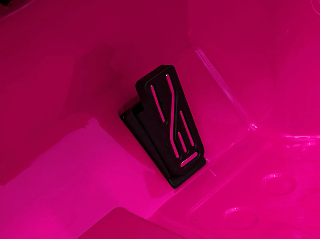 Ramiz Jeep Wrangler Rubicon Ružové vozidlo