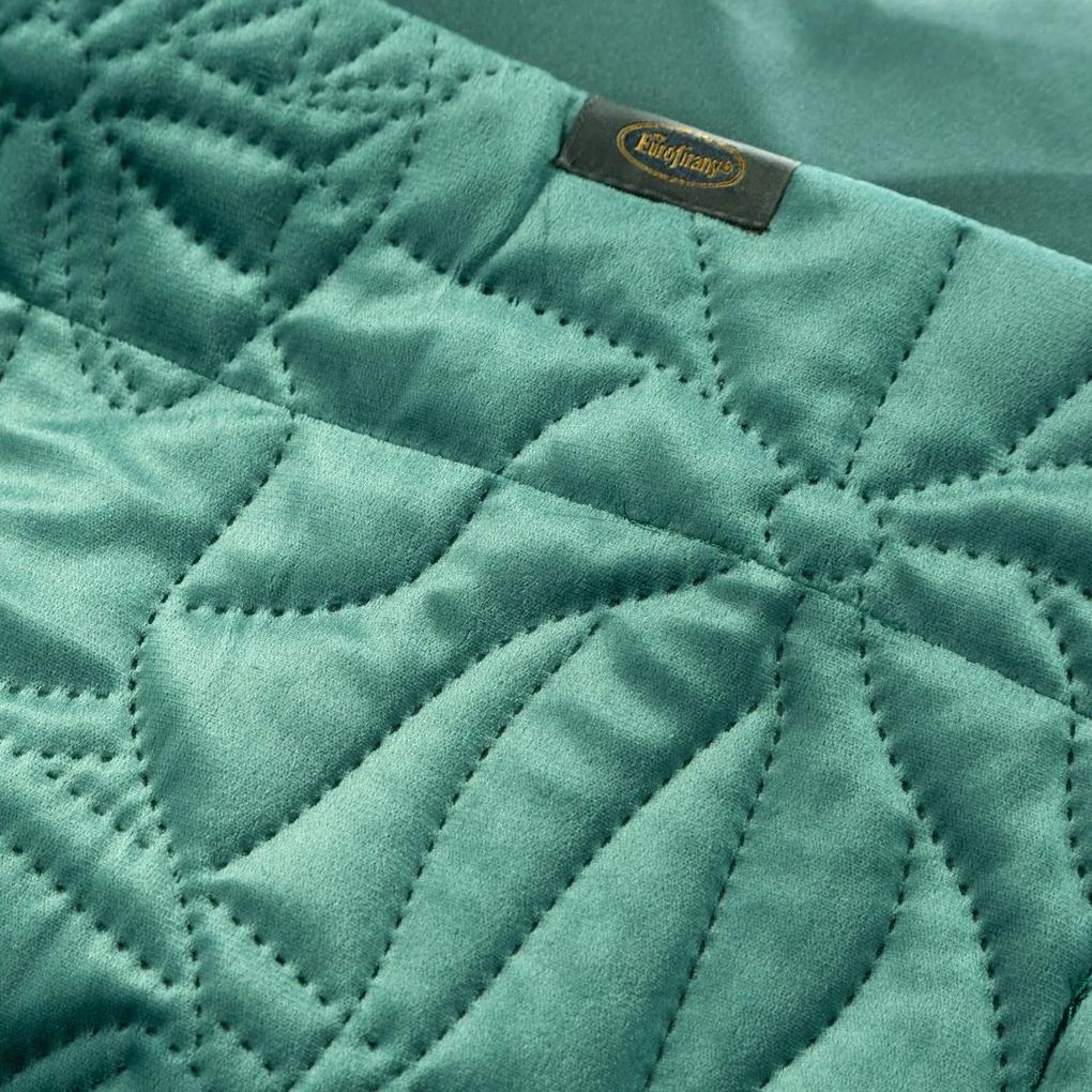 Luxusný zelený zamatový prehoz na posteľ s ľaliou prešívaný metódou hot press