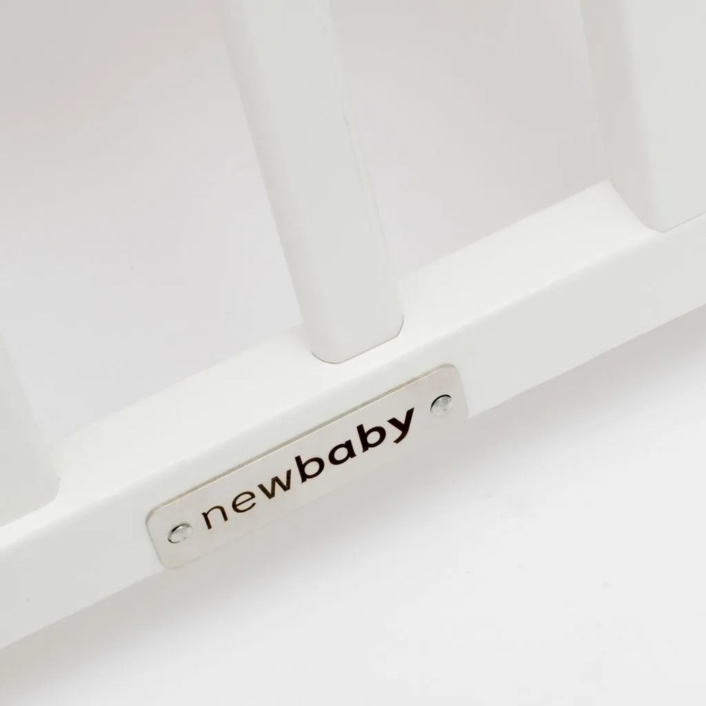 Detská postieľka New Baby BASIC so sťahovacou bočnicou biela