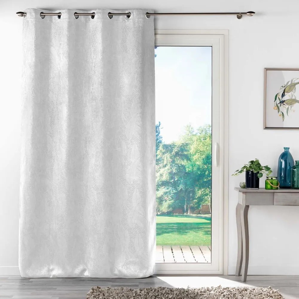 Biely zamatový zatemňovací záves 135x280 cm Melodie – douceur d'intérieur