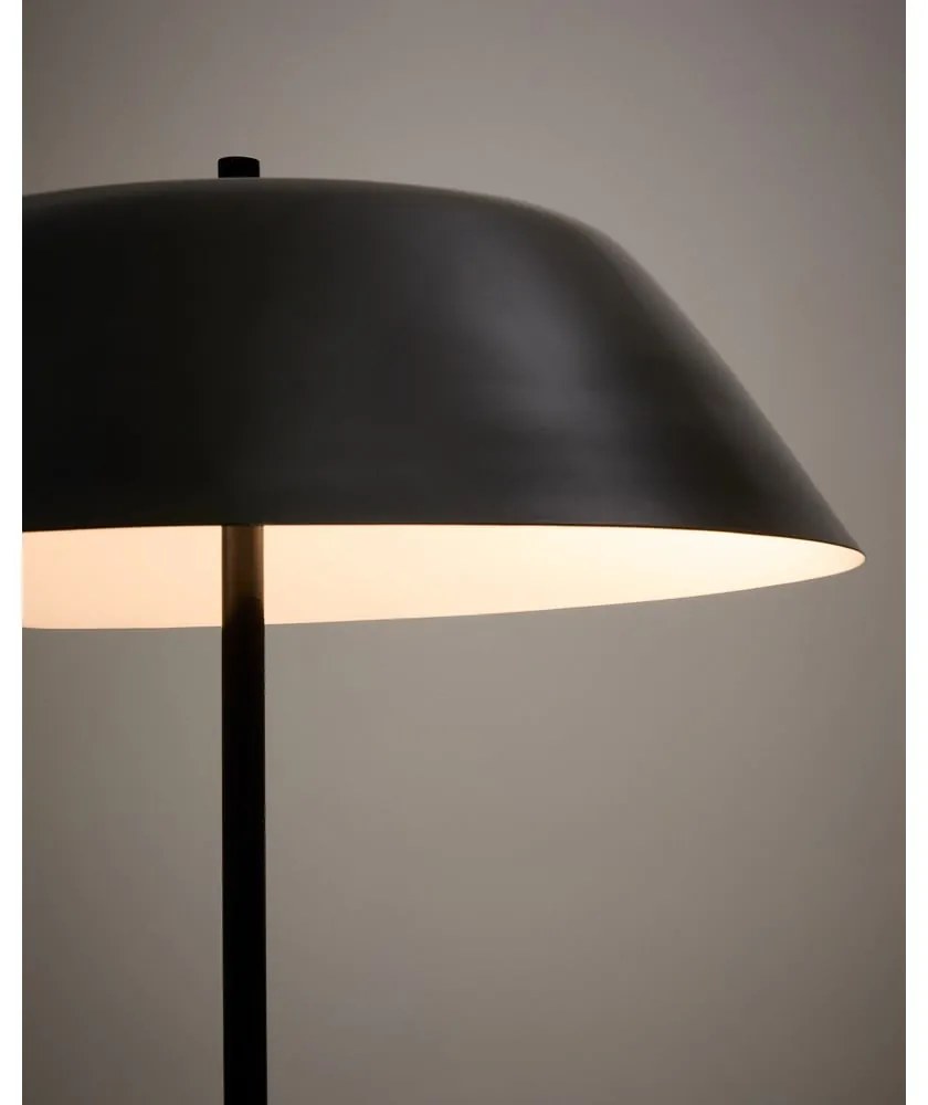 Čierna stojacia lampa s kovovým tienidlom (výška 153 cm) Sayra – Kave Home