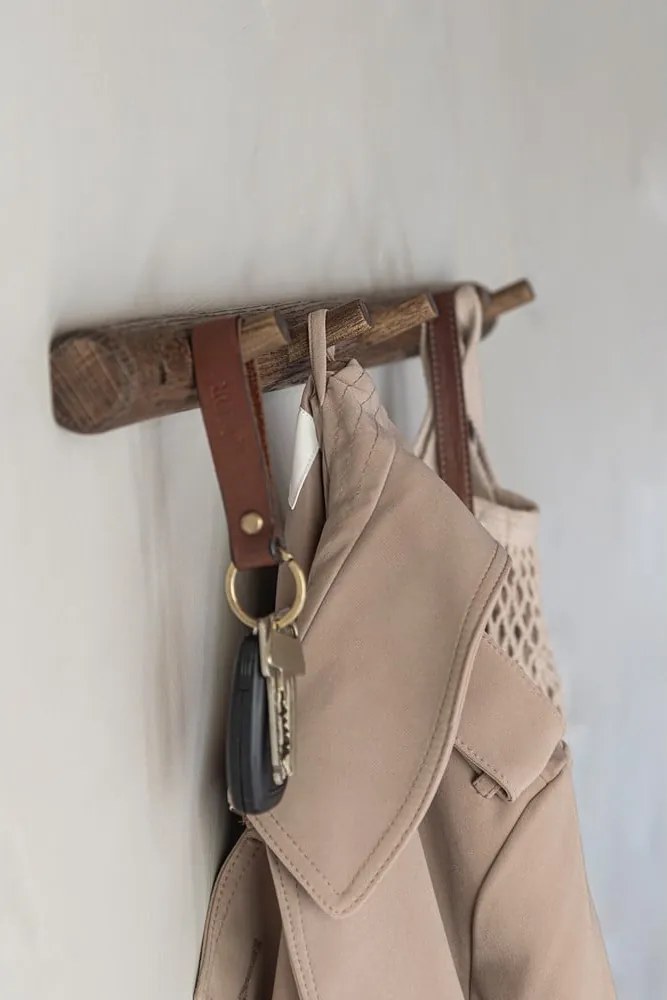 Hnedý nástenný vešiak z dubového dreva 72 cm Roots – Mette Ditmer Denmark