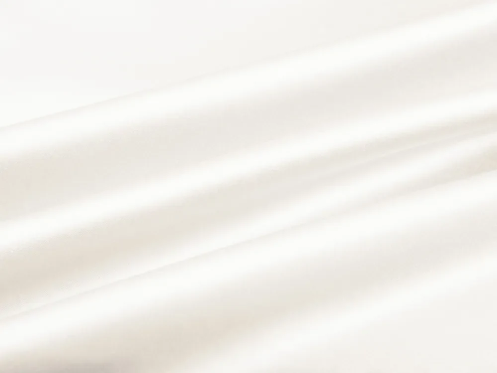 Biante Saténový záves LUX-L052 Smotanovo biely 140x230 cm
