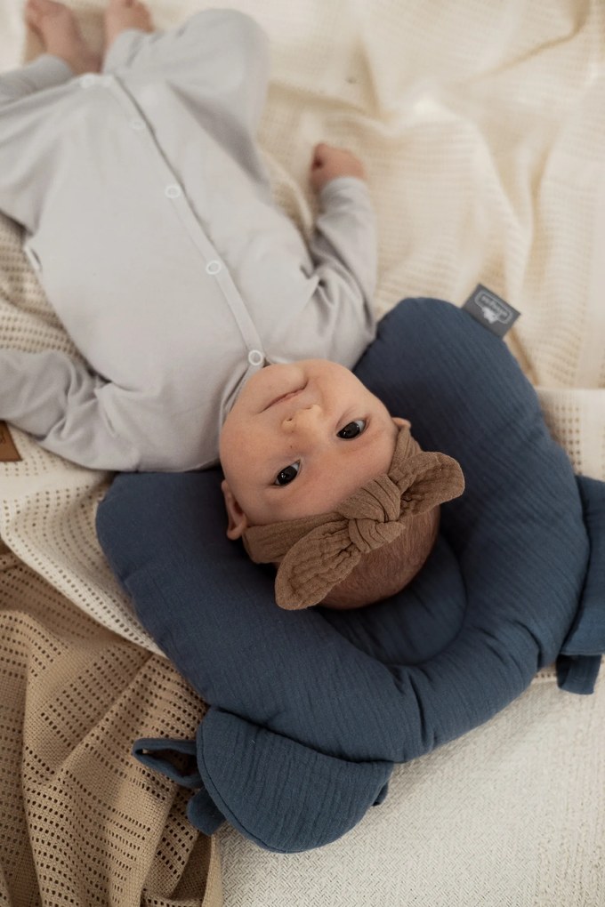 Mušelínový fixačný vankúš SVETLO ZELENÝ pre bábätko
