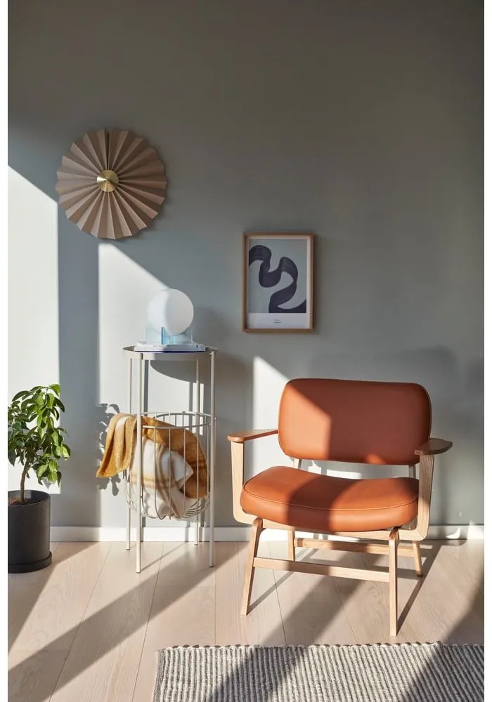 Oranžové kreslo z imitácie kože Hübsch Haze