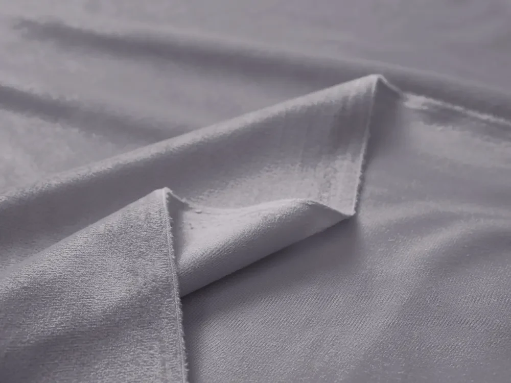 Biante Zamatový záves Velvet Prémium SVP-013 Sivý - šírka 135 cm 135x140 cm