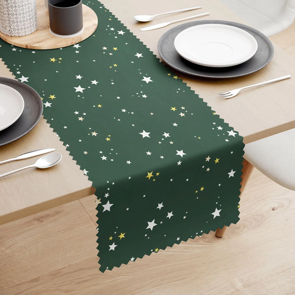 Goldea vianočný behúň na stôl teflónový - hviezdičky na zelenej 35x140 cm