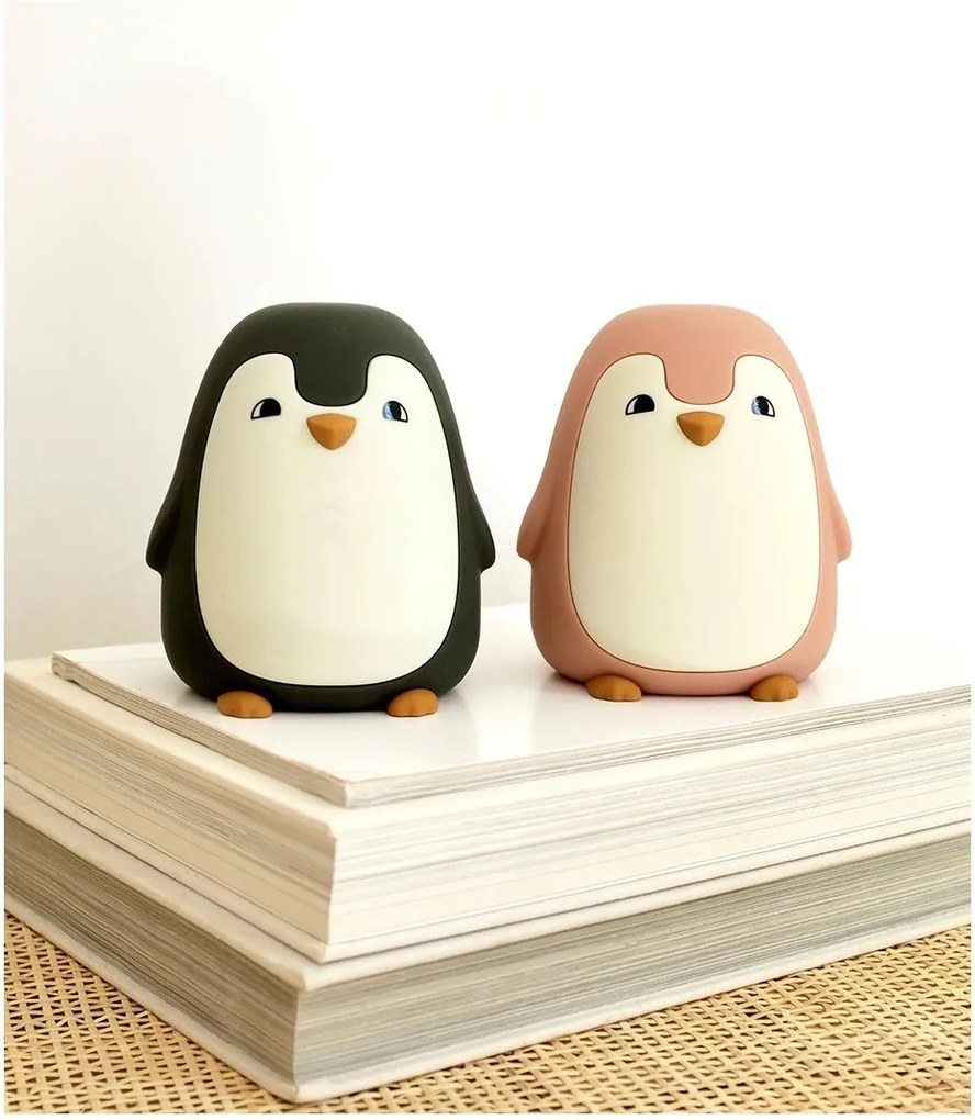 LIEWOOD Detská nočná lampička Ditlev Penguin Dark Rose