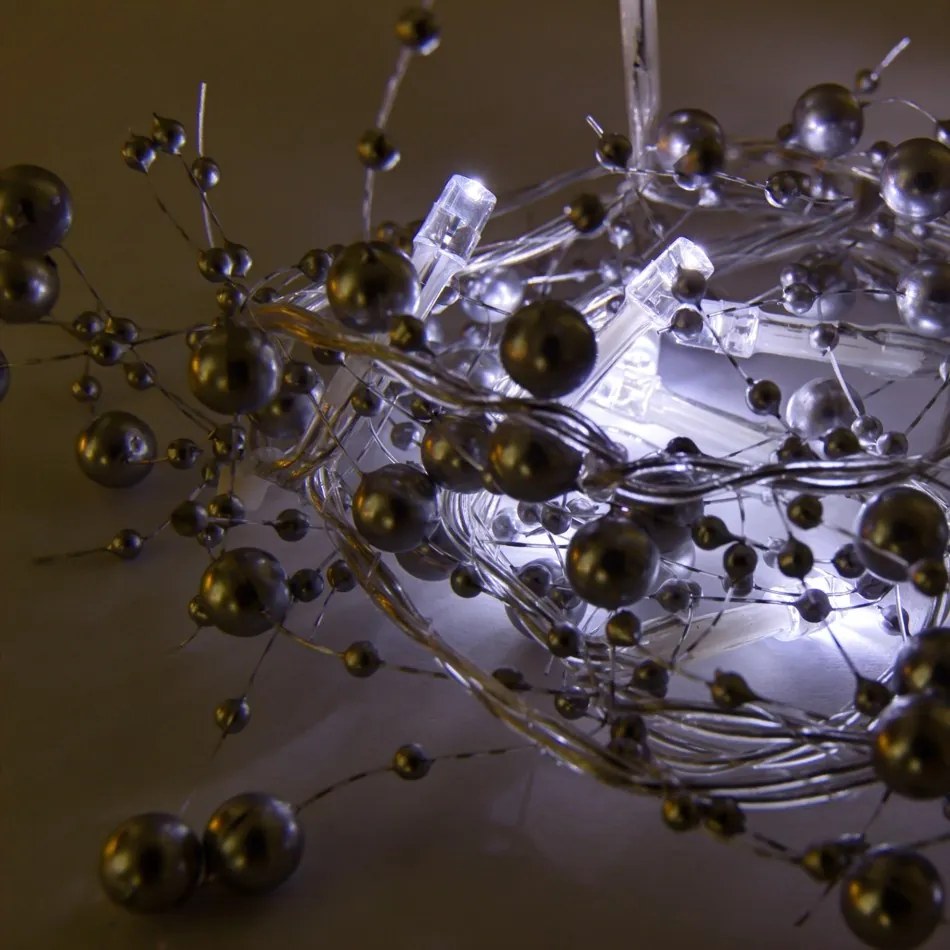 DECOLED Svetelná reťaz LED na batérie, strieborné perly, ľadovo biela, 10 diód, 1,3 m