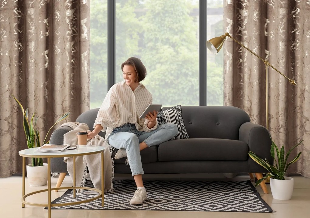 ZATEMŇOVACÍ ZÁVES NA KRÚŽKOCH RAJA 140X250 CM VZOROVANÁ