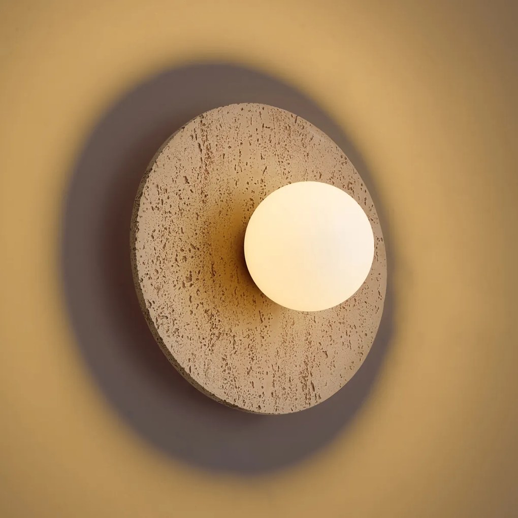Nástenná lampa Japandi okrúhla z prírodného kameňa s opálovým sklom - Josie