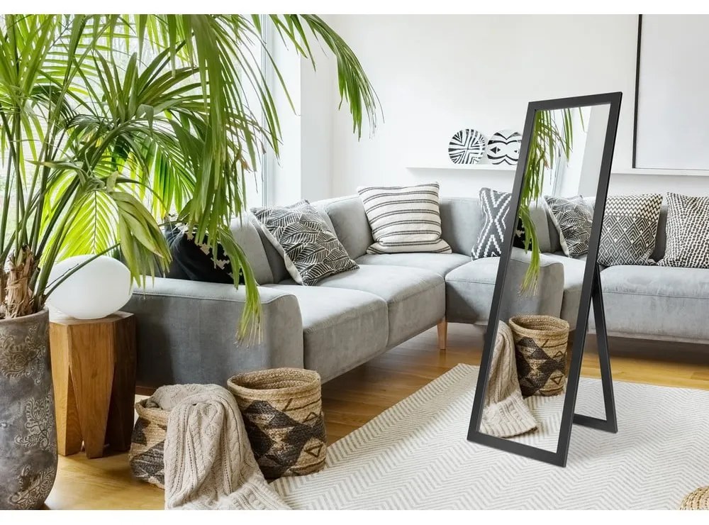 Stojacie zrkadlo v čiernom ráme Styler Sicilia, 46 x 146 cm