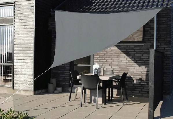 Tieniaca plachta na balkón - trojuholník - 3m - sivá (180g/m2)