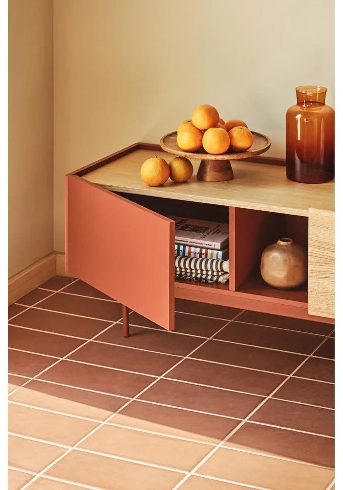 TV stolík v dekore duba v tehlovo-prírodnej farbe 180x45 cm Otto – Teulat
