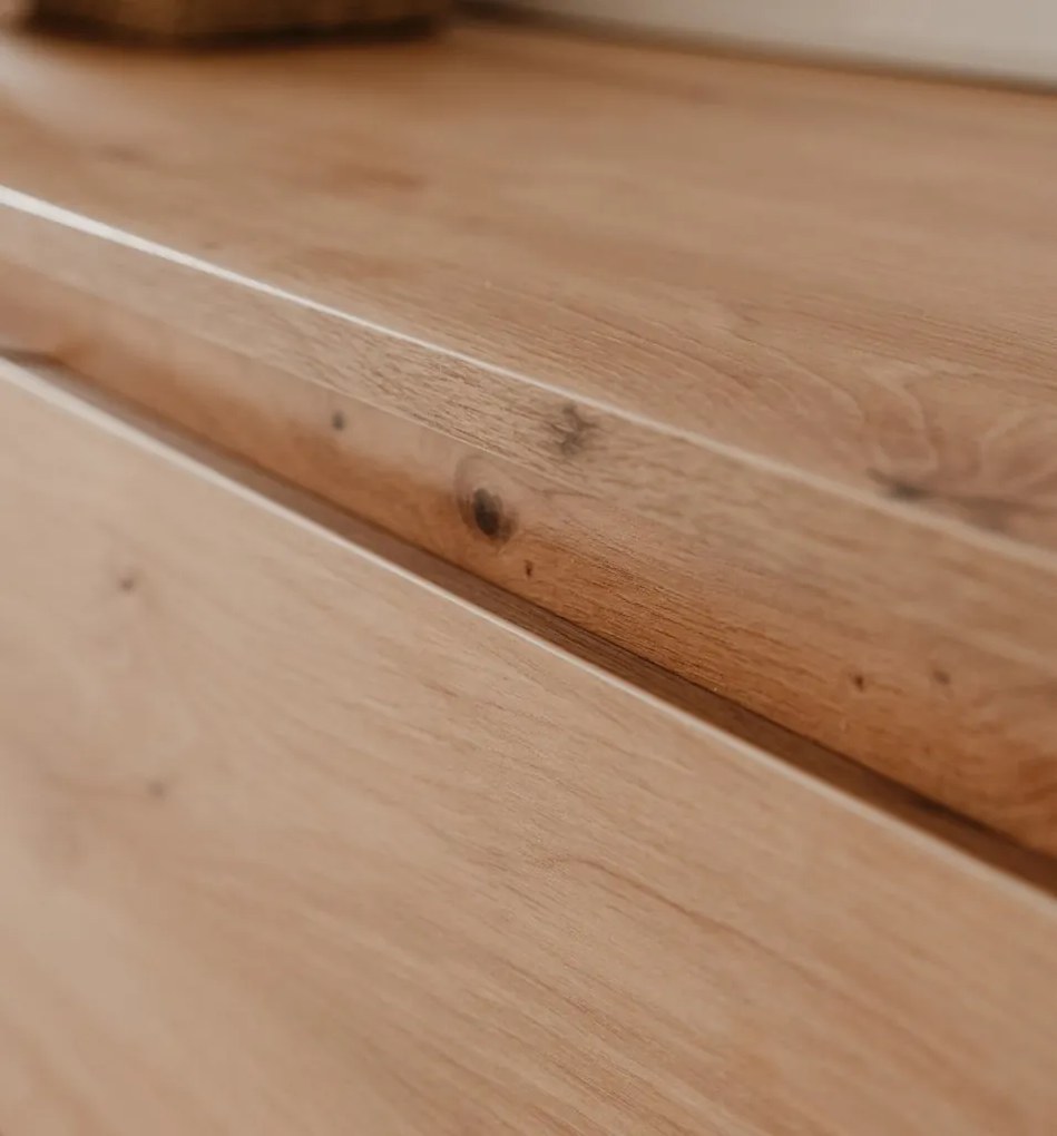 TV skrinka Korsika, dub artisan