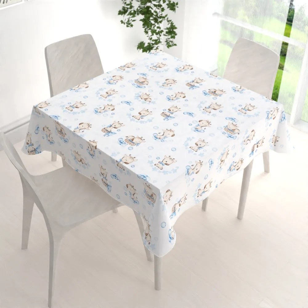 Biante Detský bavlnený štvorcový obrus Sandra SA-443 Modré žirafy na bielom 70x70 cm