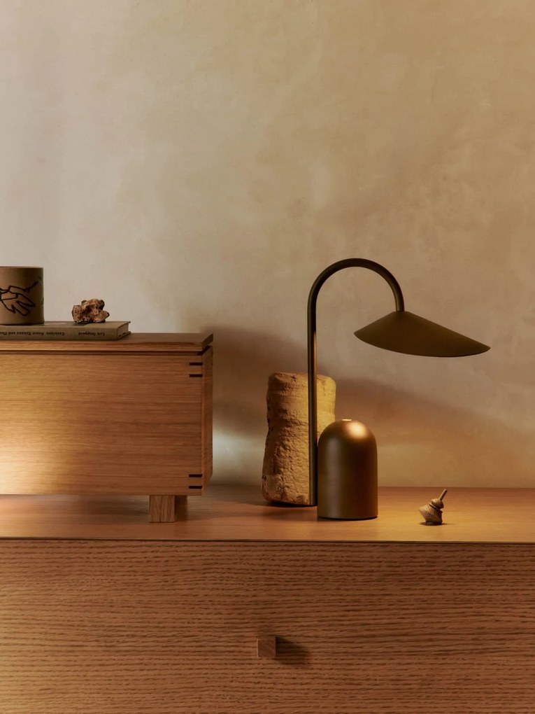 Ferm Living Stmievateľná LED lampa Arum Dark Chocolate