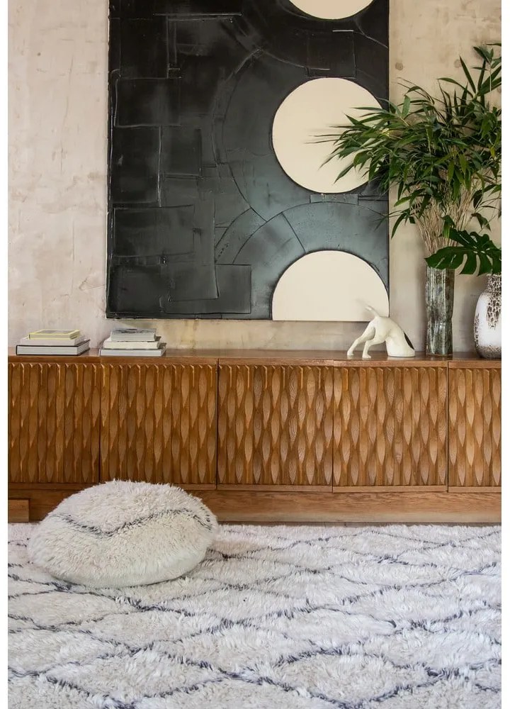 Biely vlnený taburet Berber Soul – Lorena Canals