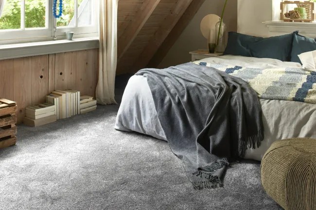 Metrážny koberec MOANA tmavo sivý