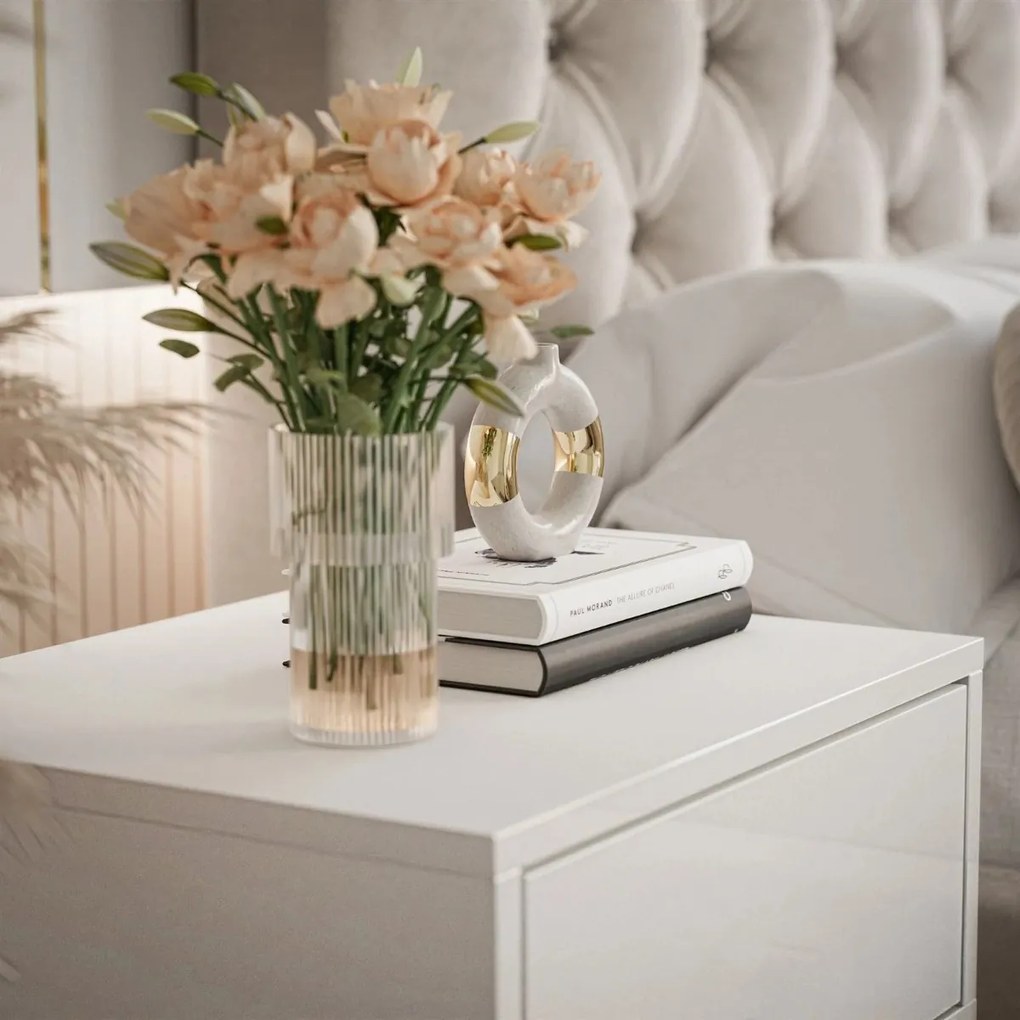 NOČNÝ STOLÍK EDWARD GLOSS BIELY LESK + ZLATÝ PODSTAVEC