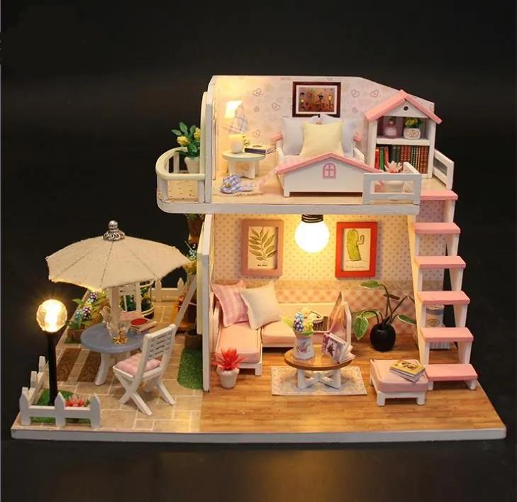 KIK Dvojposchodový drevený model domčeka pre bábiky na zostavenie LED