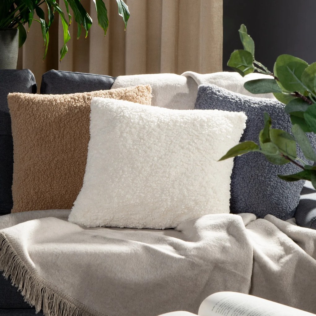 CHLPATÁ DEKORAČNÁ OBLIEČKA NA VANKÚŠ BUKLA03 45X45 CM STRIEBORNÁ