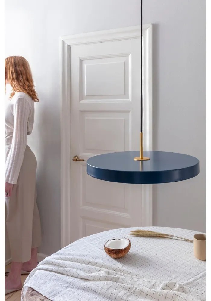 Petrolejovomodré závesné svietidlo UMAGE Asteria, ⌀ 43 cm