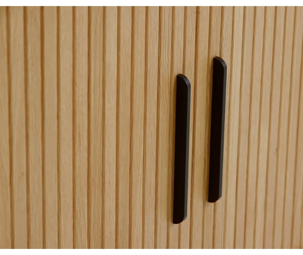 Komoda v dekore duba s posuvnými dverami v prírodnej farbe 120x76x45 cm Nola – Unique Furniture