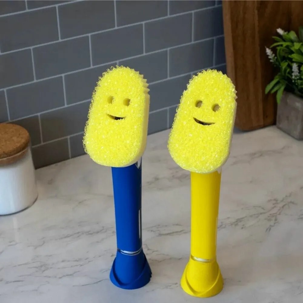 Scrub Daddy Dish Daddy hubka na umývanie riadu, s rukoväťou a dávkovačom saponátu