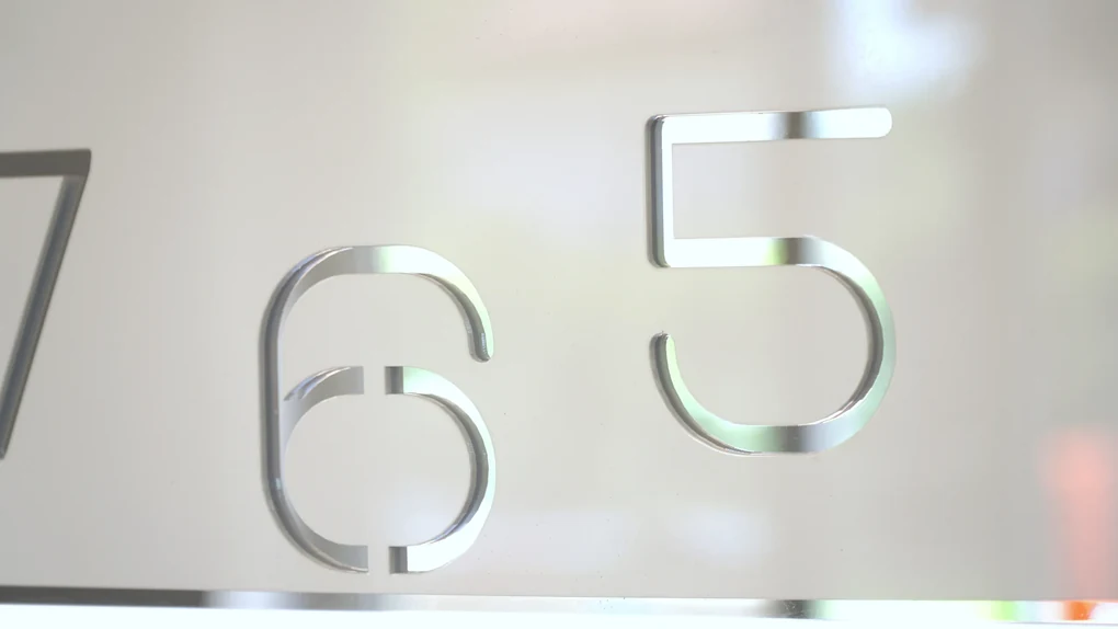Dekorstudio Moderné nástenné hodiny DIGIT biele