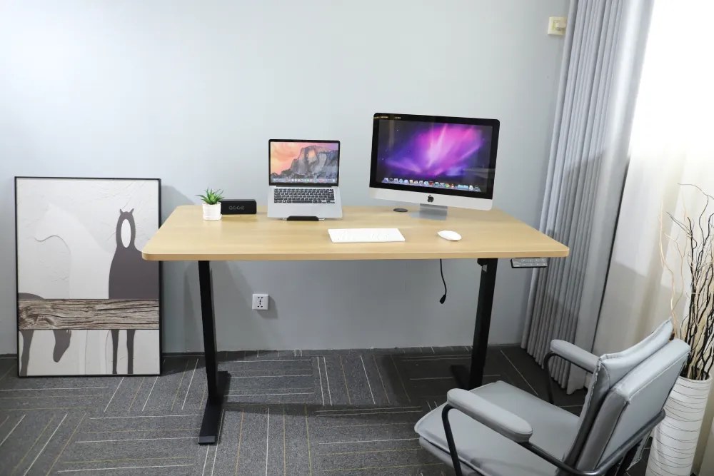 Výškovo nastaviteľný elektrický stôl BestBerg BBAT-16BWD / rozmer 160x80 cm / výška 85-130 cm / čierna/drevo