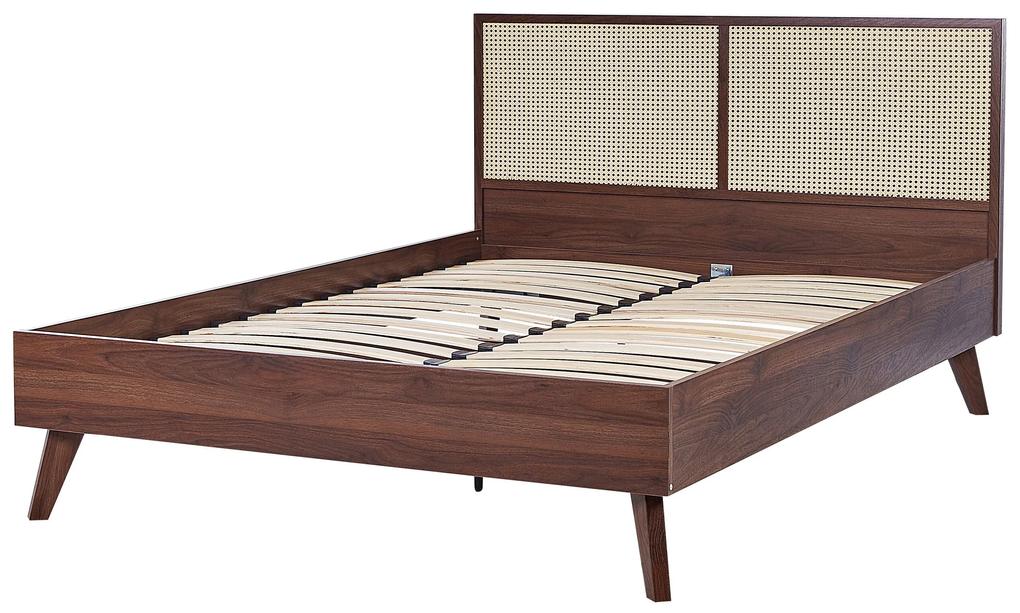Ratanová posteľ 140 x 200 cm tmavé drevo MONPAZIER Beliani