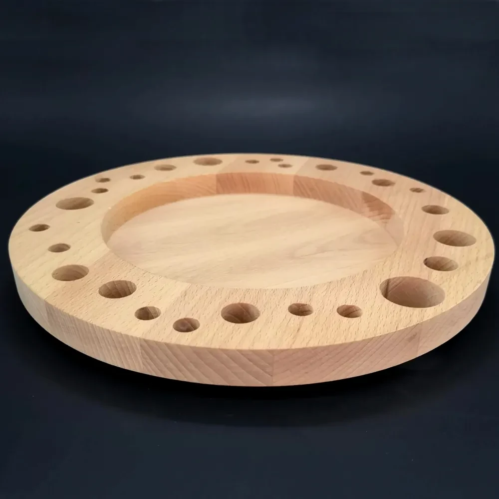 AMADEA Drevený tanier s otvormi, masívne drevo, priemer 28 cm