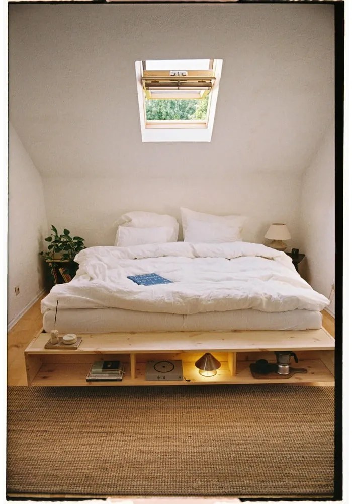 Dvojlôžková posteľ z borovicového dreva s roštom 160x200 cm v prírodnej farbe Merge – Karup Design