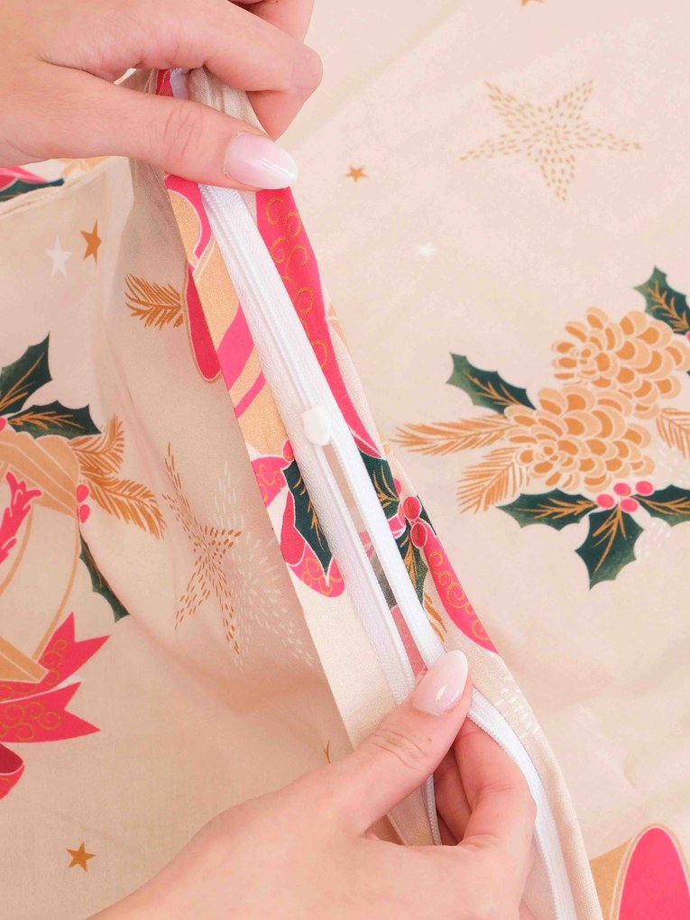 Vianočná bavlnená obliečka na vankúšik Renforcé 40 × 40 cm - Vianočné zvončeky béžové