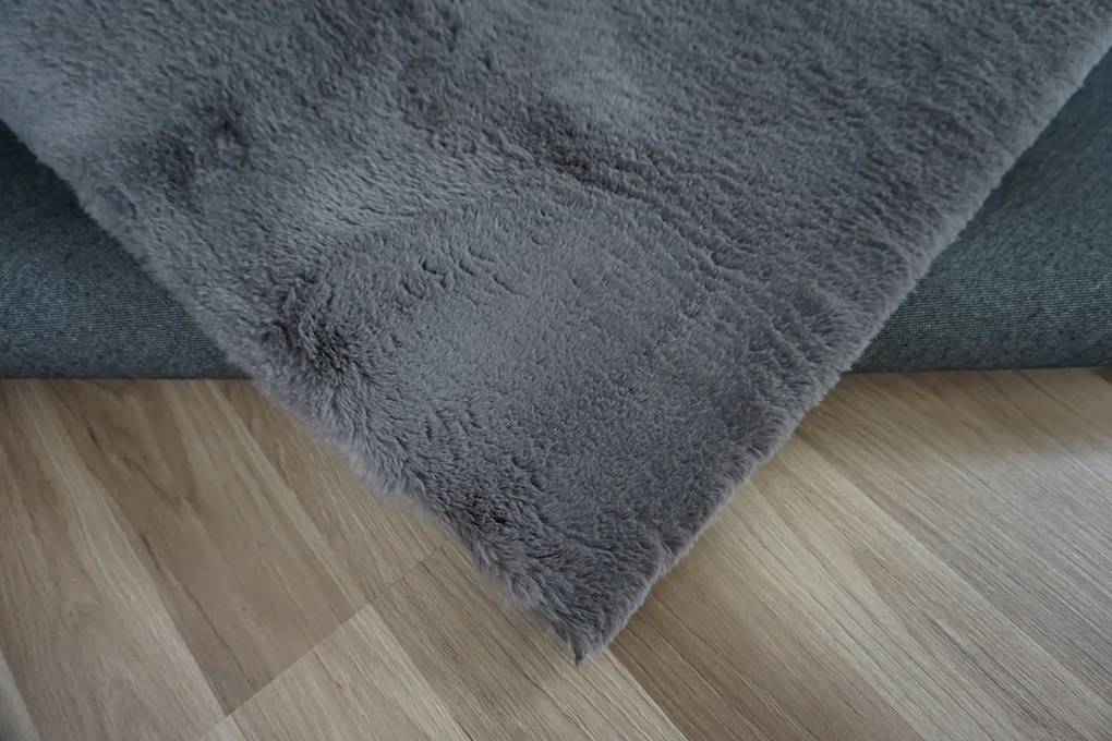 BE Koberec Cozy 1453 DARK GREY – sivý obdĺžnikový Rozmer: 200x290 cm