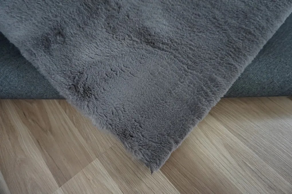 BE Koberec Cozy 1453 DARK GREY – sivý obdĺžnikový Rozmer: 80x150 cm