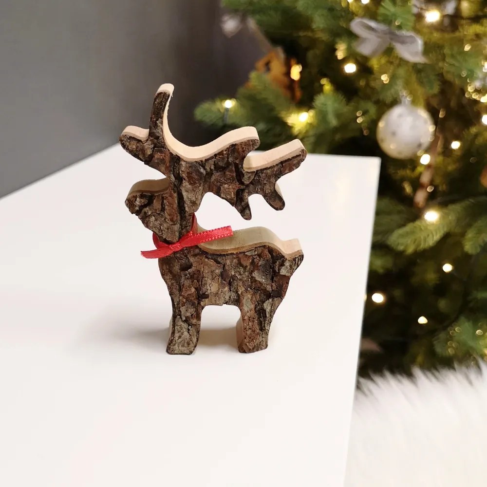 AMADEA Drevený jeleň s kôrou, masívne drevo, výška 8 cm