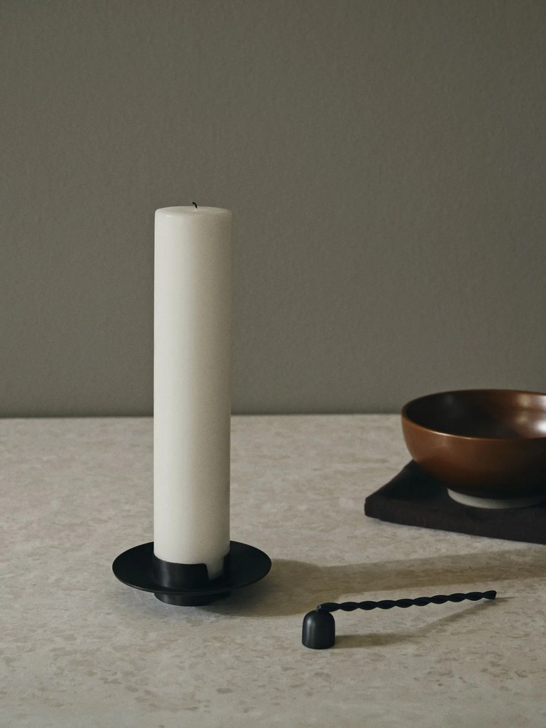 Ferm Living Mosadzný svietnik Block Black