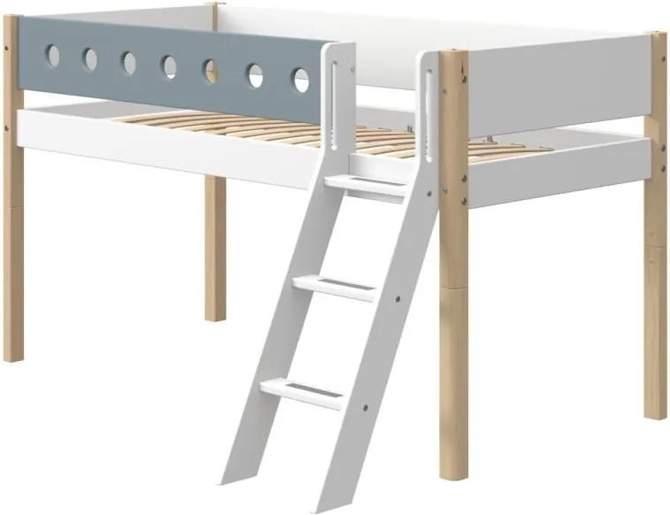 Modro-biela detská posteľ s rebríkom a nohami z brezového dreva Flexa White, výška 120 cm