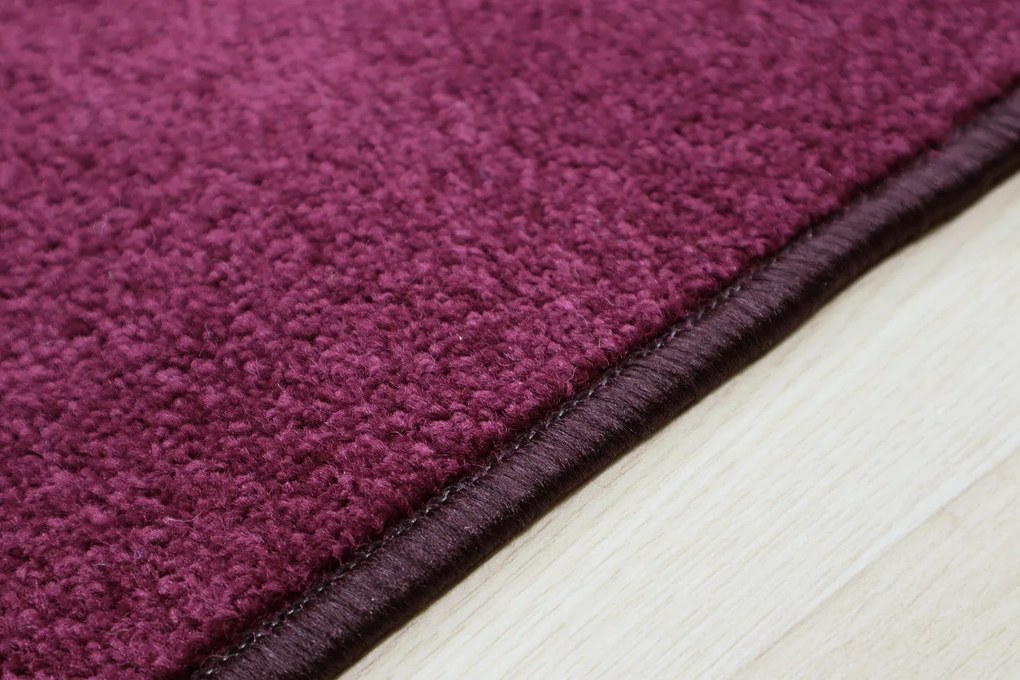 Vopi, Koberec behúň na mieru Eton fialový 48, šíre 70 cm, fialová, chodba / predsieň